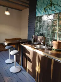 Small studio apartment in centre with free parking - Image 2