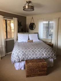 Cozy, creekside guest suite with private entrance - Image 2