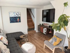 Downtown 5-Star 3-bdrm - BBQ - Backyard & Parking - Image 4