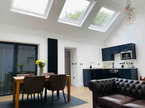 Hidden gem in central Tynemouth w/private parking! - Image 2