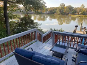 Peaceful and Cozy Waterfront Home (just renovated) - Image 3