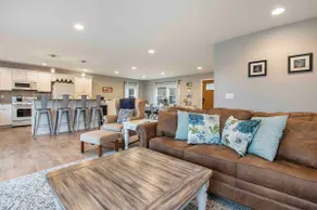 Round Lake Lodge W/ Pontoon Boat Rental - Image 2