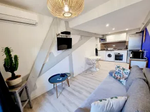 hyper center, top floor, small balcony. - Image 2