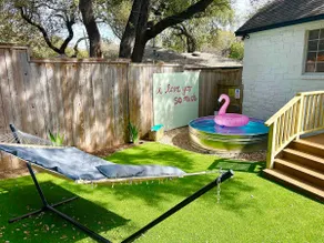 PRIME location/Big Yard/Great for Groups/Families! - Image 2