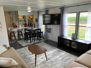 Peach Pad! hot or cool tub 2 bedrooms 2 bathrooms - Image 2