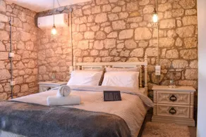 Coastal Stone Hideaway with Stunning Scenery - Image 3