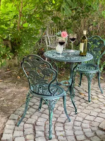 Apartment with a romantic garden! - Image 3