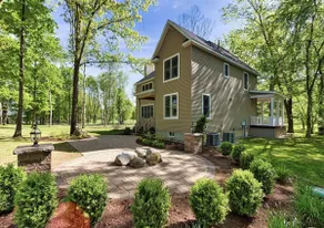 Riverfront home on the Hudson, minutes to Saratoga - Image 3