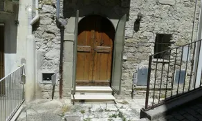 Historical stone house in Abruzzo, Italy. - Image 2