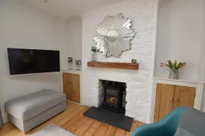 Looe, Quayside house with views. Sleeps 6 - Image 4