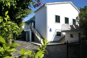 Luxury House with Pool - Image 4