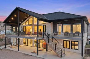 Luxury Waterfront Mansion - 90 minute south of SLC - Image 4