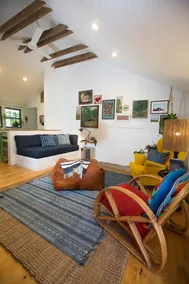 Starshine Cottage: Renovated Vintage Farmhouse - Image 3