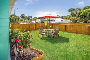 Beautifully Renovated 4Bd/2Ba House w/ 2 Kitchens! - Image 3