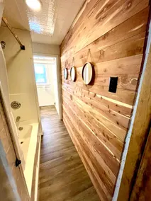 A Skipper's Historic HULLY~King Bed~ Private Apt - Image 2