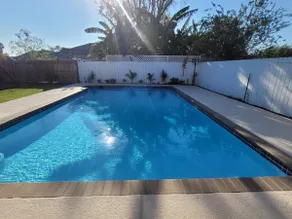 Modern 4 bedroom House with Pool - Image 2