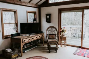 Rustic Berkshire Getaway - Image 4