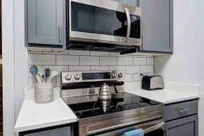 Centrally Located GEM Cozy & Close To Everything!  - Image 4