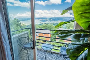 The Higher the Hair - 2BR Condo for 4 facing Park, Wifi - Image 2