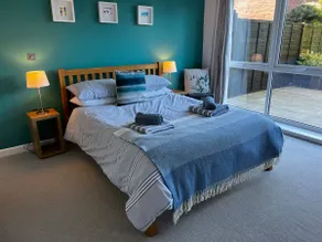 Lovely two bedroom seaside apartment - Image 5