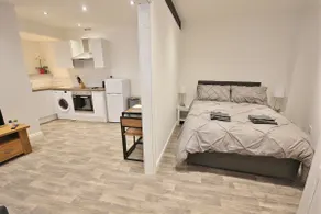 Bournemouth Triangle Studio with Wifi & Netflix - Image 2