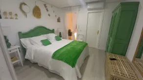 Cozy apartment with a patio, near the airport - Image 4