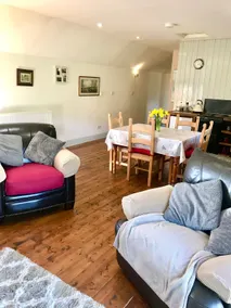 Hazel Barrow Farm Cottage - Image 5