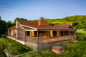 Cozy Farm Cottage with a View 3.3 MILES OFF I-77 - Image 3