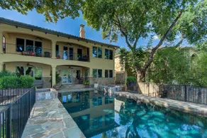 Spectacular Waterfront Estate - Image 4