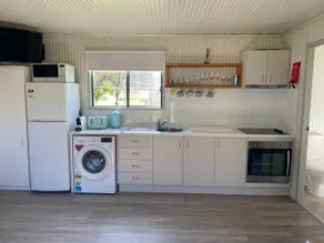 Pet friendly cabin. Short drive to Broulee beach - Image 4