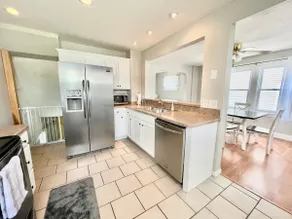 Cute & Cozy Colonial Near Airport & CLE - Image 3