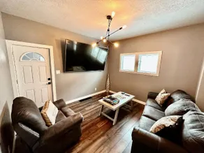 The Lounge: Hot Tub • 86” TV • Golf • Fenced Yard - Image 3