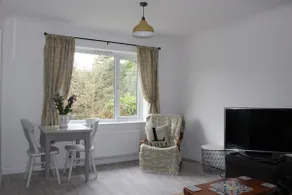 The Annexe, next to the beautiful Alexandra park - Image 3