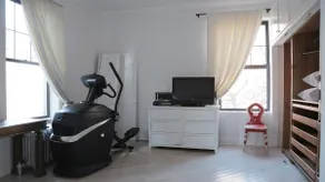 LUXURY , FULL OF LIGHT, RENOVATED BIG 1BEDROOM - Image 5