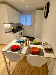 Cozy apartment in a prime location in Zurich district 4 - Image 2