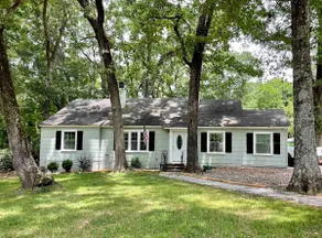 Charming In-Town Home Close to Dining & Shops, UGA - Image 2