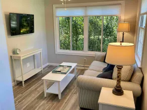 Southold- Adorable 1 Bedroom Cottage - Image 2