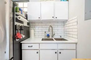 Corcega Modern Condo, Pool, Walk to Beach, ADA - Image 3