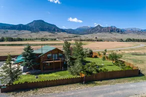 YELLOWSTONE VALLEY VAC LODGE/POOL/SAUNA/SLEEP 26 - Image 2