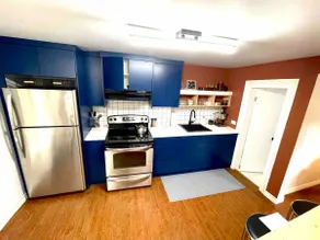 Cute&cozy townhouse downtown 2 mins walk to water! - Image 4