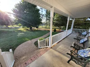 Riverside Getaway - Enjoy Quiet Life Right on the Duck River - Image 2