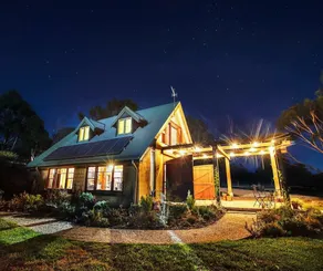 ”The Muddy” - luxury mudbrick barn conversion - Image 5
