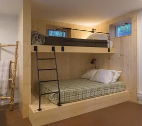 Escape to this modern cabin overlooking the lake - Image 3