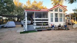 TINY Cottage in Hudson Bend Road - Image 2