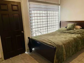 Very quiet house with ample parking. - Image 2