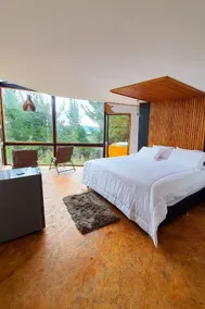 Eucalyptus cabin with a lagoon view - Image 2