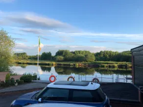 Beautiful waterside lodge on the river bank - Image 2