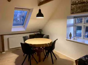 Beautiful bright apartment with private entrance/free parking. - Image 2