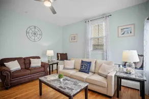 Beautiful Downtown Apartment on Thames Street, Walk to Everything - Sleeps 6 - Image 3