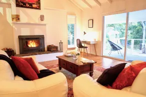Large Deck, Private Gardens, Spacious Lush Bush - Image 2